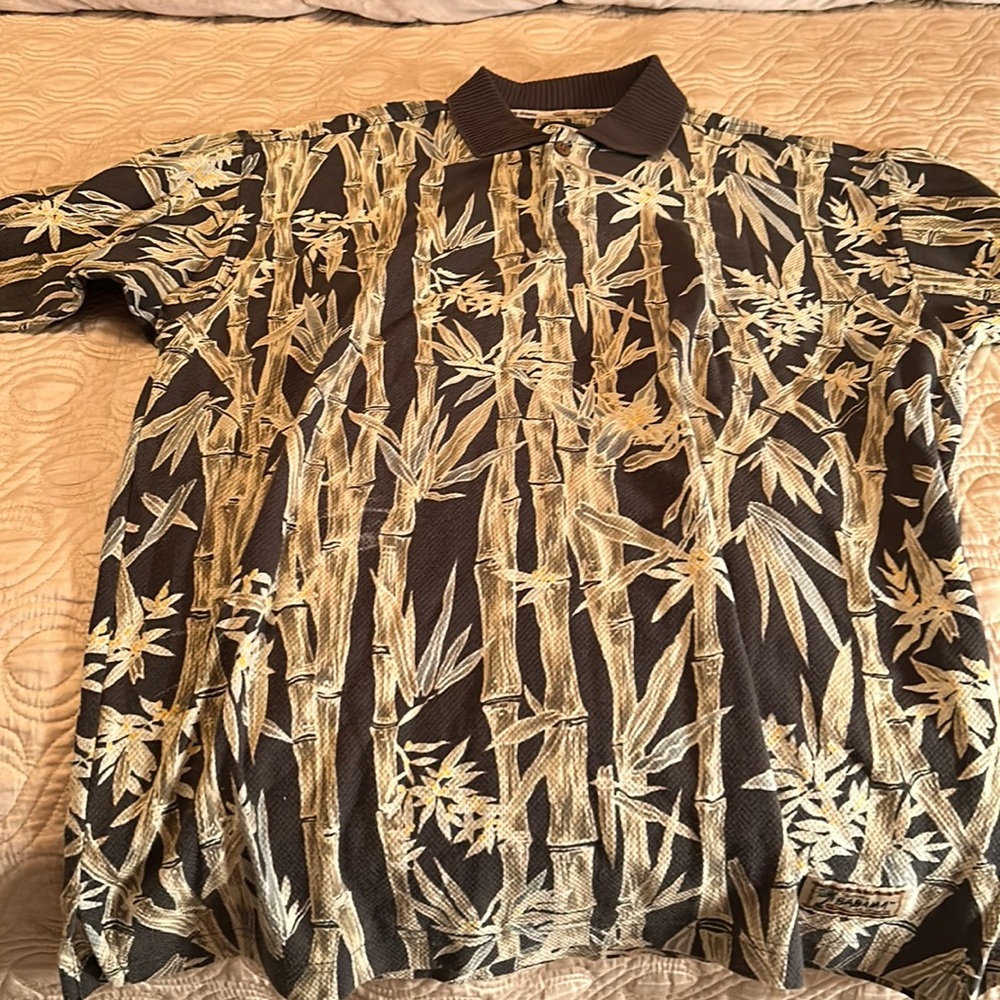 Size S. Tommy Bahama 100% cotton button shirt with collar.